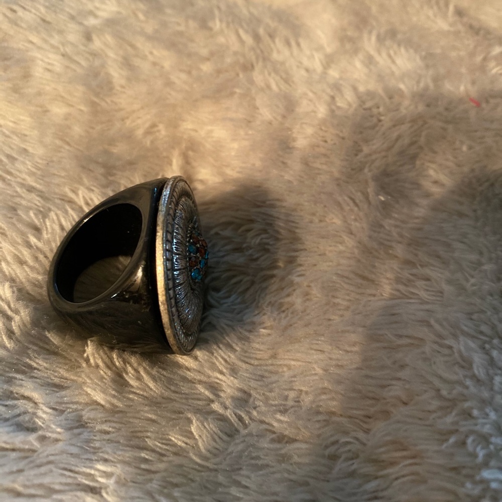 Unique Ring - Picture 4 of 4